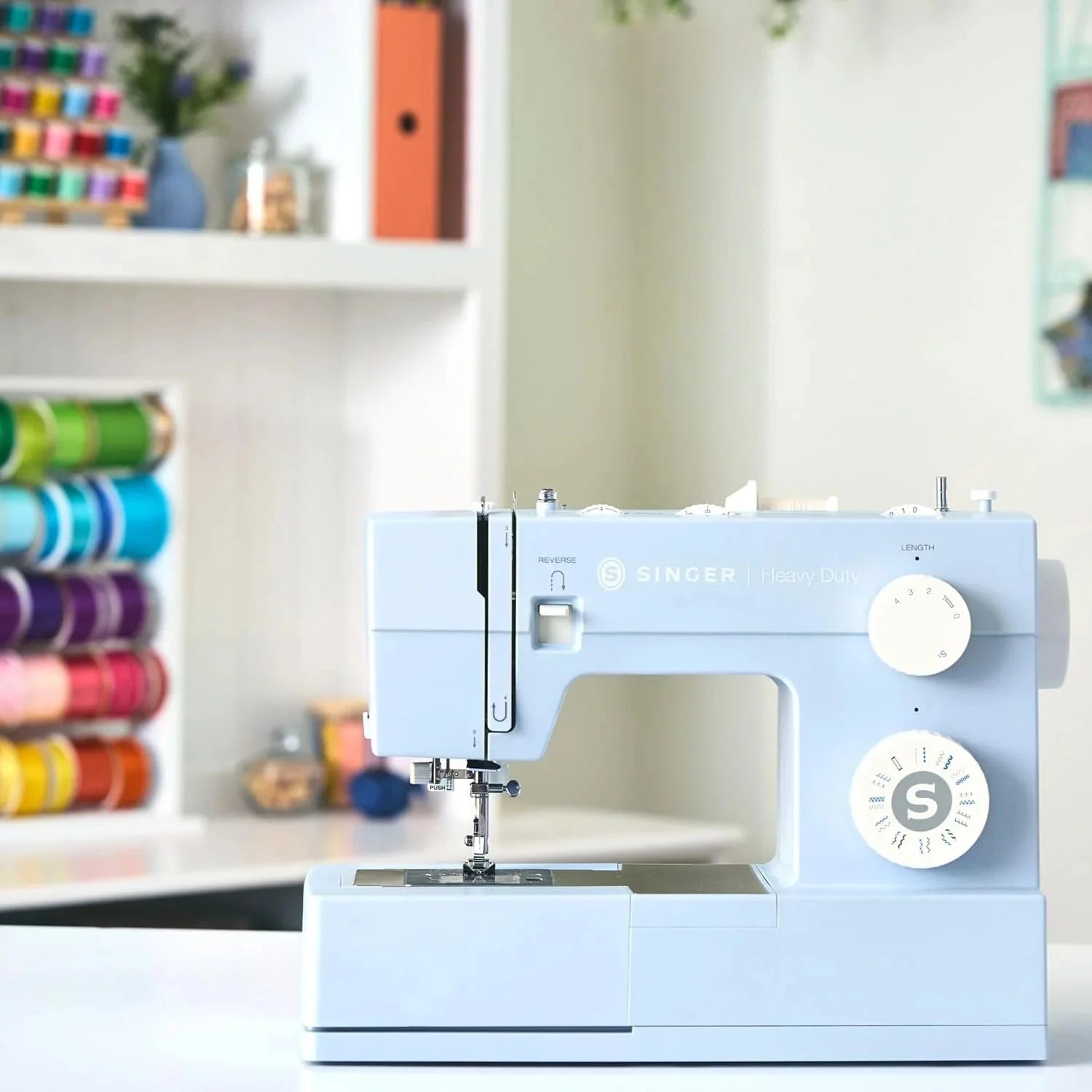 SINGER Heavy Duty 4423 High Speed Sewing Machine with Accessory Kit | Strong Motor With Enhanced Piercing Power, 97 Stitch Applications, Full Metal frame, 1-step Buttonhole & LED Light