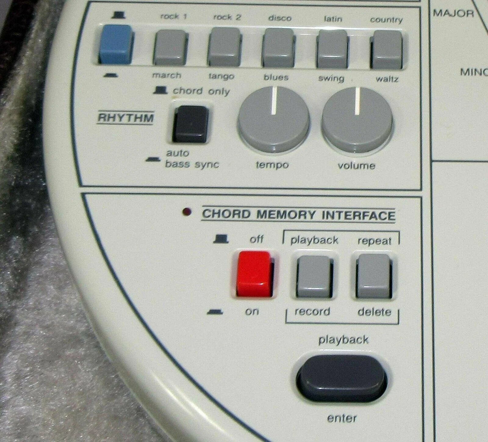 Suzuki Omnichord OM 84 System Two w/ Hard Case Power Supply Manual TESTED! WORKS