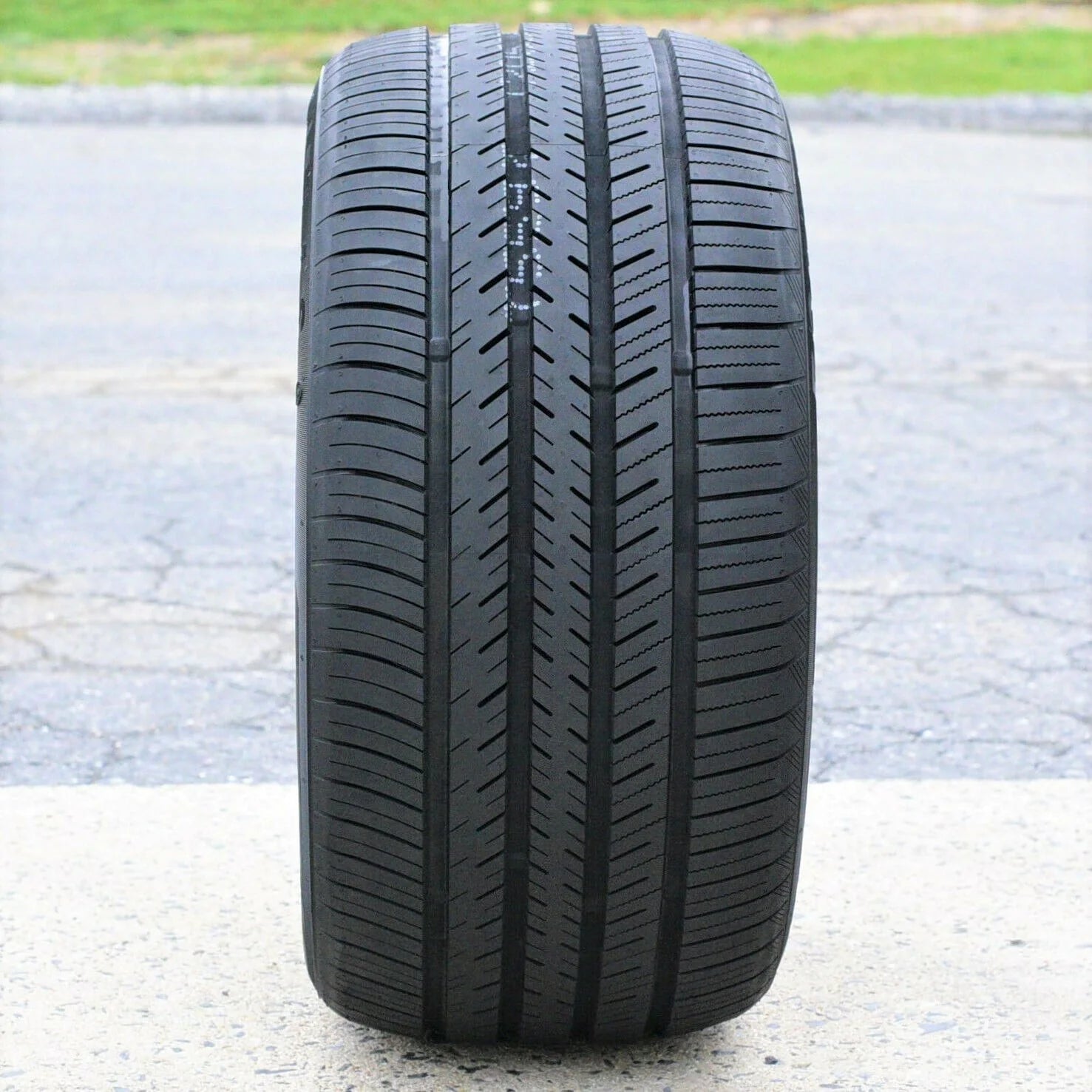 Set of 4 (4) 235/30R20 88W XL A/S performance tires