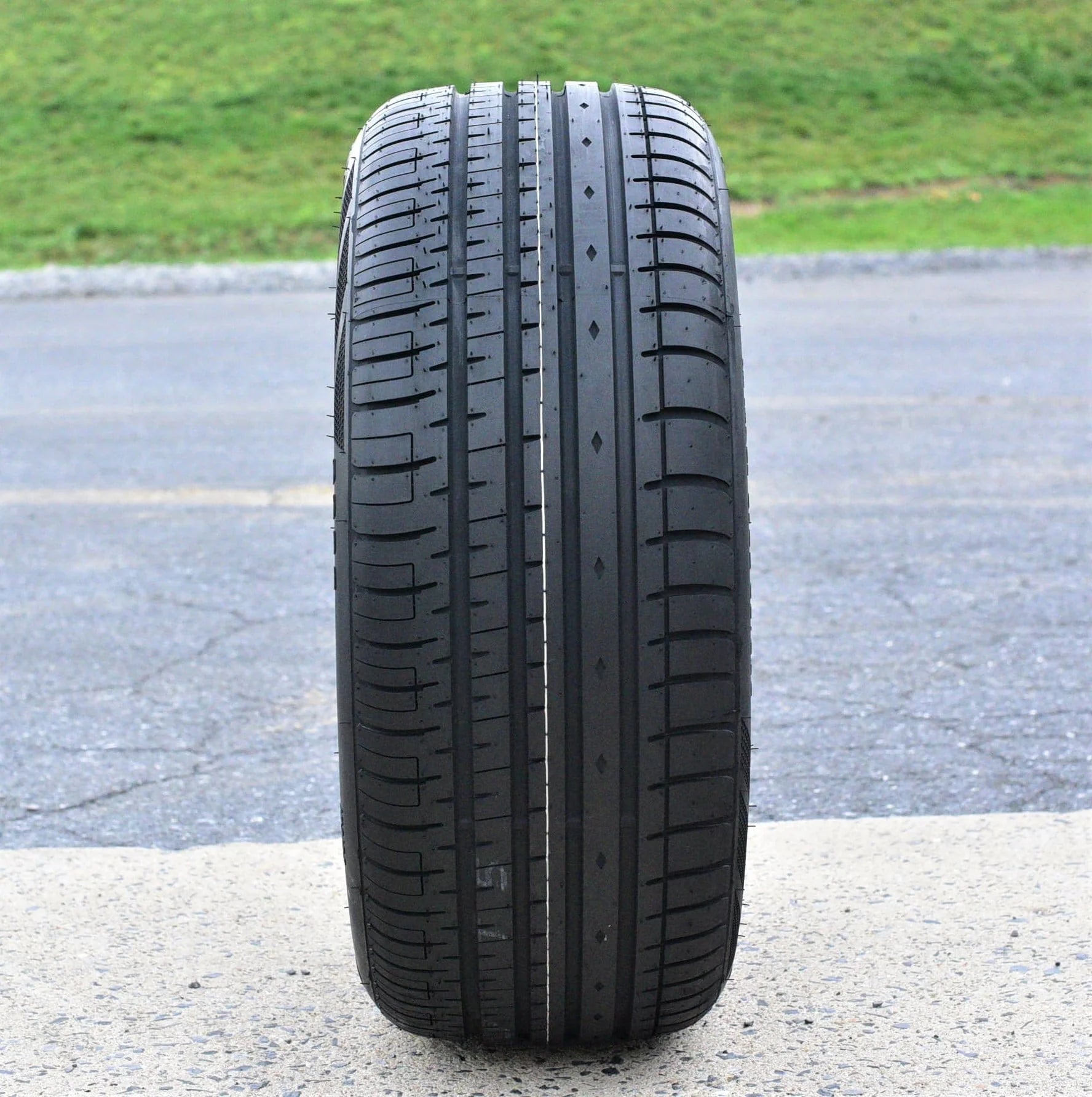 A set of 4 (four 225/40R20 101W XL AS A/S performance tires